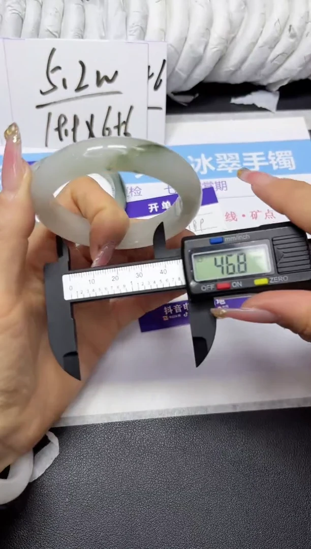 【闪购商品】石英质玉手镯未镶嵌185