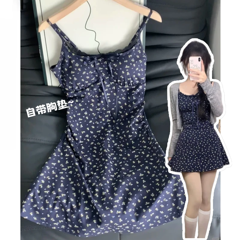 法式蓝色小碎花吊带连衣裙女夏季2025新款小个子海边度收腰连衣裙