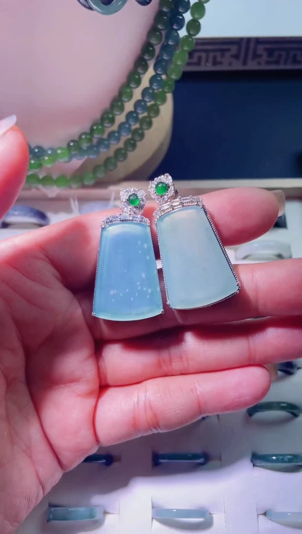 【闪购商品】翡翠吊坠(不含链)未镶嵌天然翡翠A货