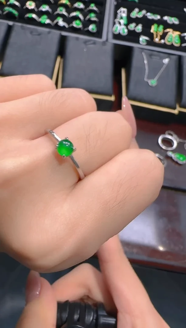 颈饰银S925镶嵌翡翠蛋面戒指