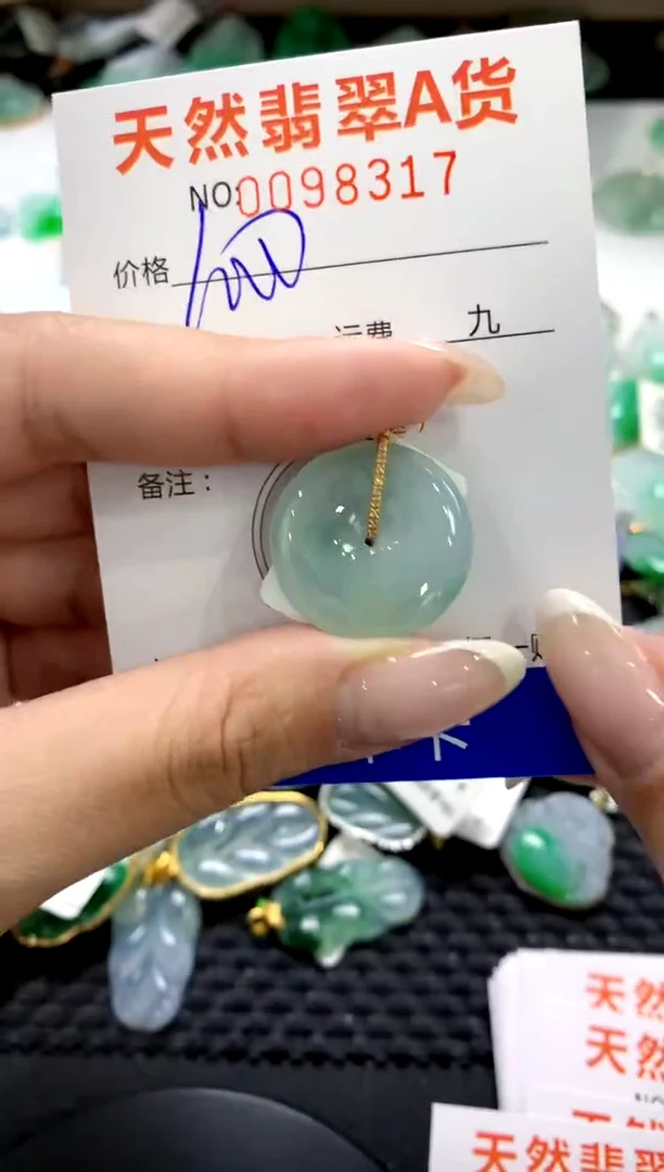 翡翠18K金镶嵌颈饰1111111111111111
