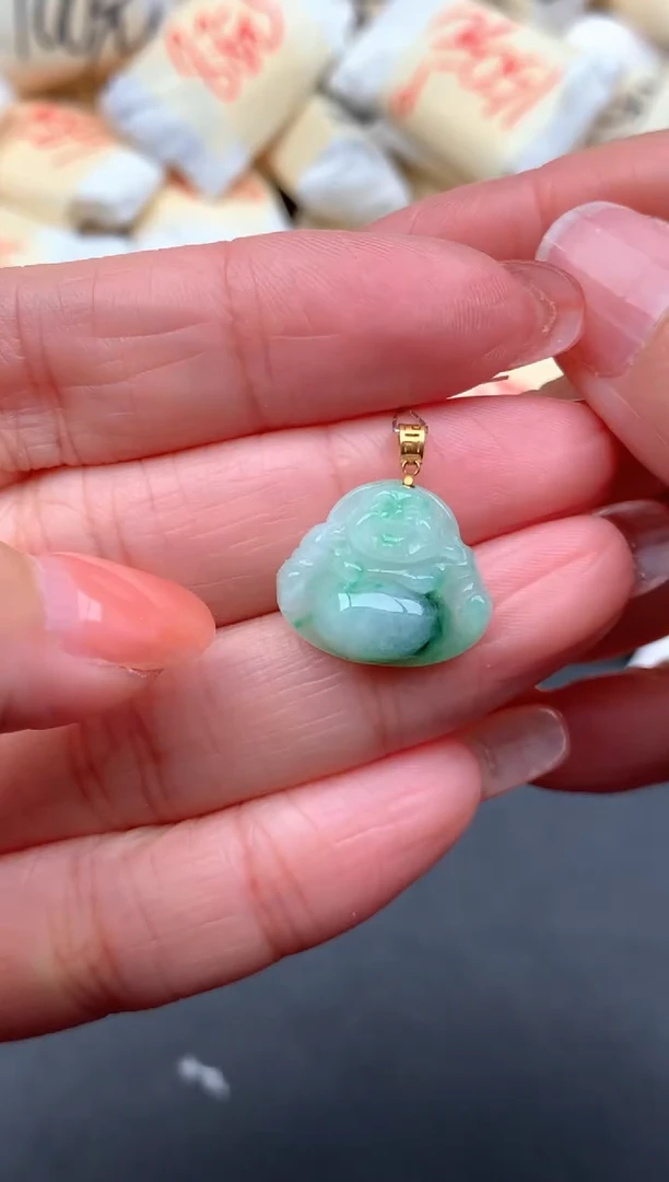 18K金镶嵌挂件翡翠一