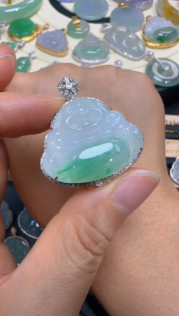 颈饰18K金镶嵌翡翠佛公