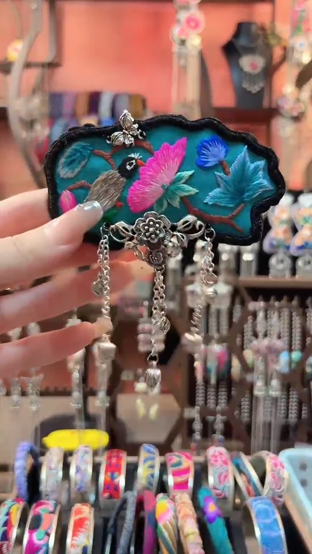 织绣 云织谣民族风精美饰品   178