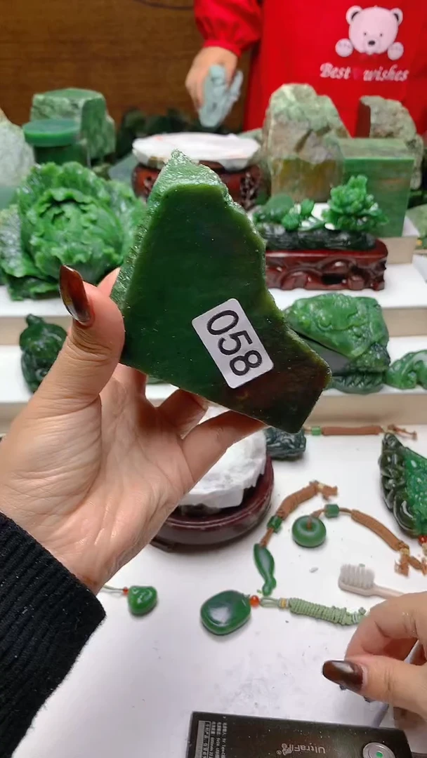 未镶嵌和田玉摆件娜**财1