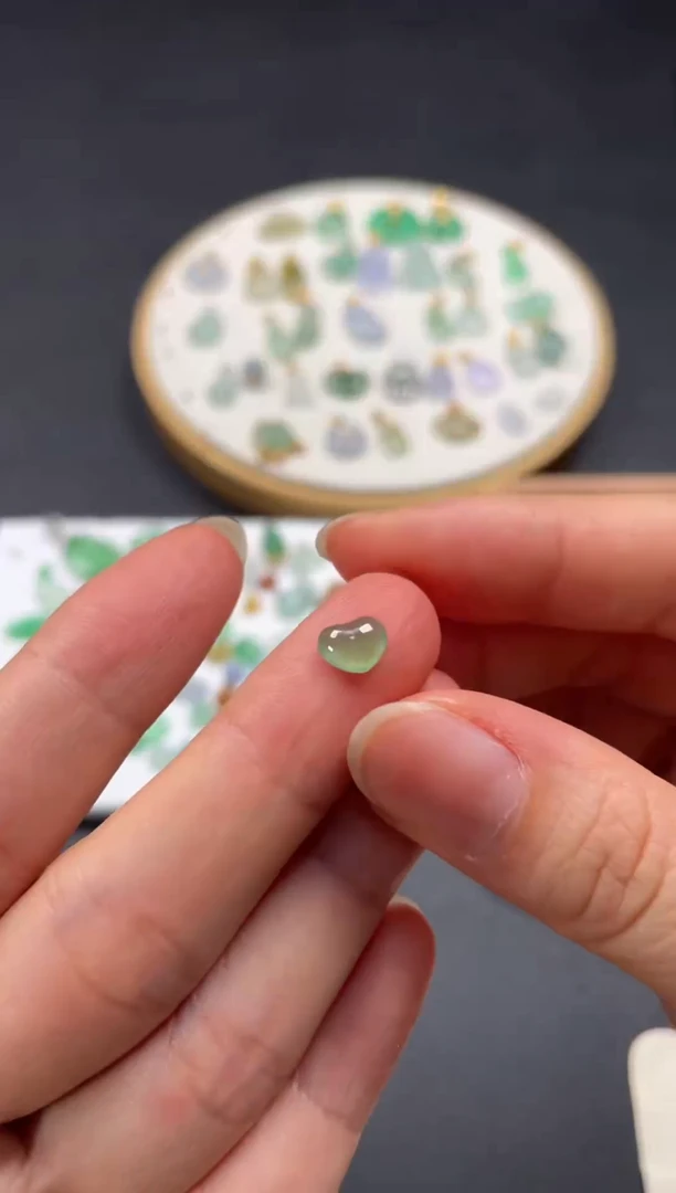 吊坠(不含链)银S925镶嵌翡翠一个JK681