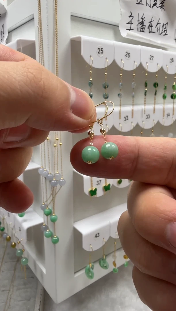 18K金镶嵌翡翠耳饰缅甸天然A货翡翠