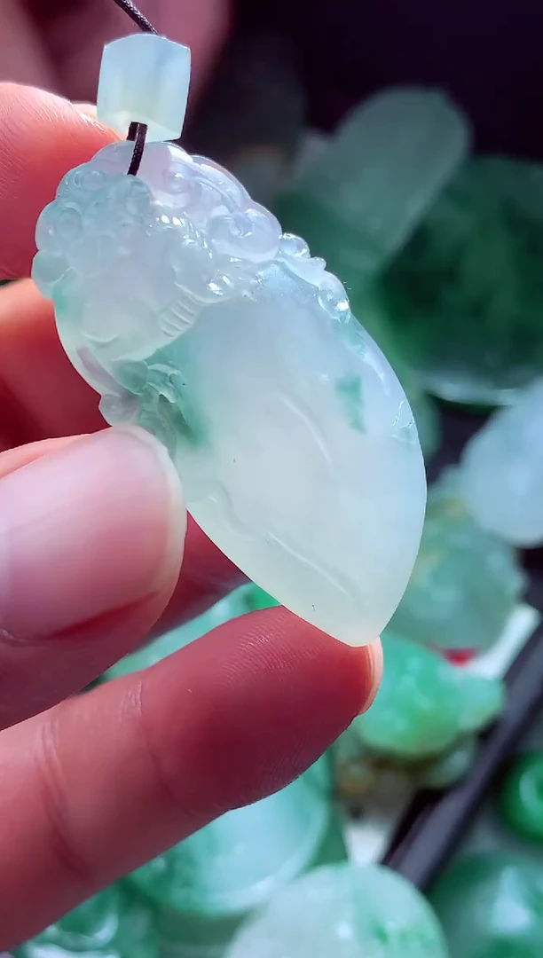 未镶嵌定制翡翠标*?翡翠毛货定制
