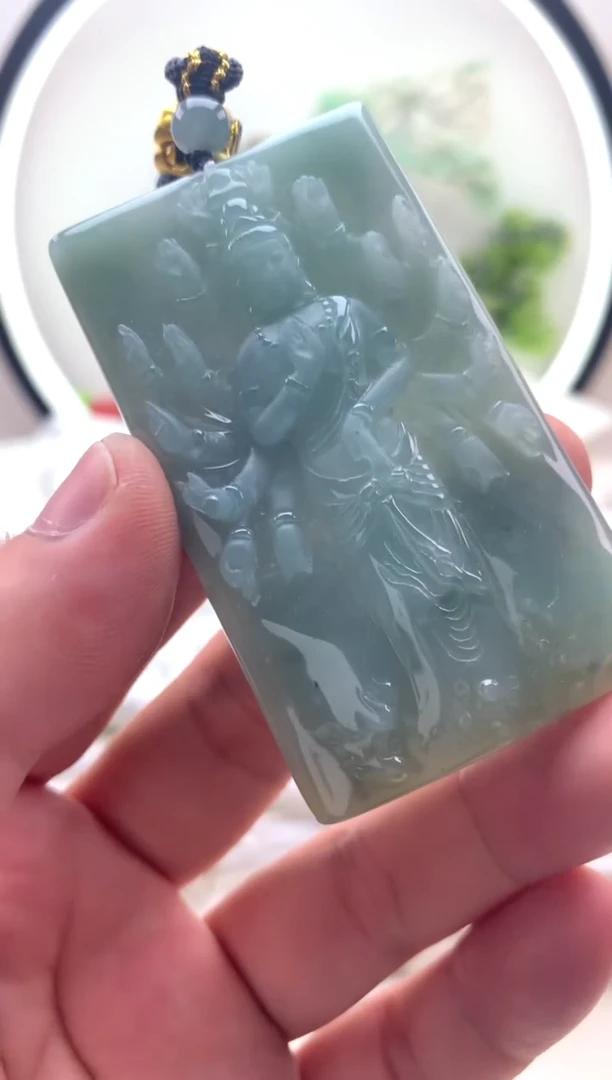 颈饰未镶嵌翡翠千手观音