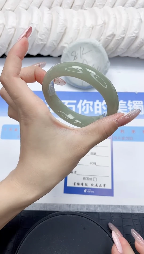 未镶嵌手镯石英质玉48-59.5