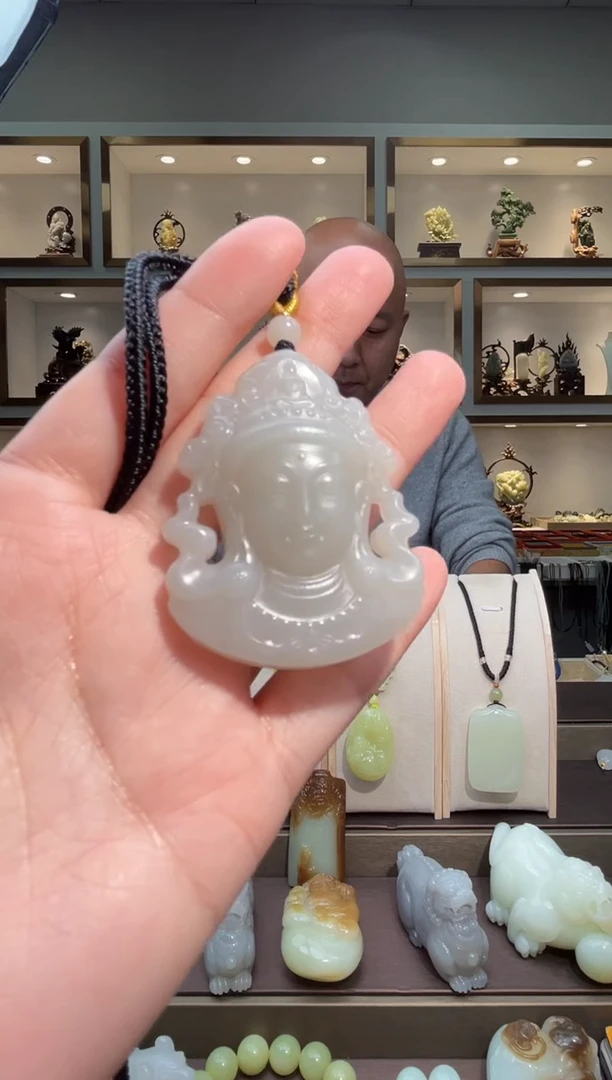 颈饰未镶嵌和田玉苏