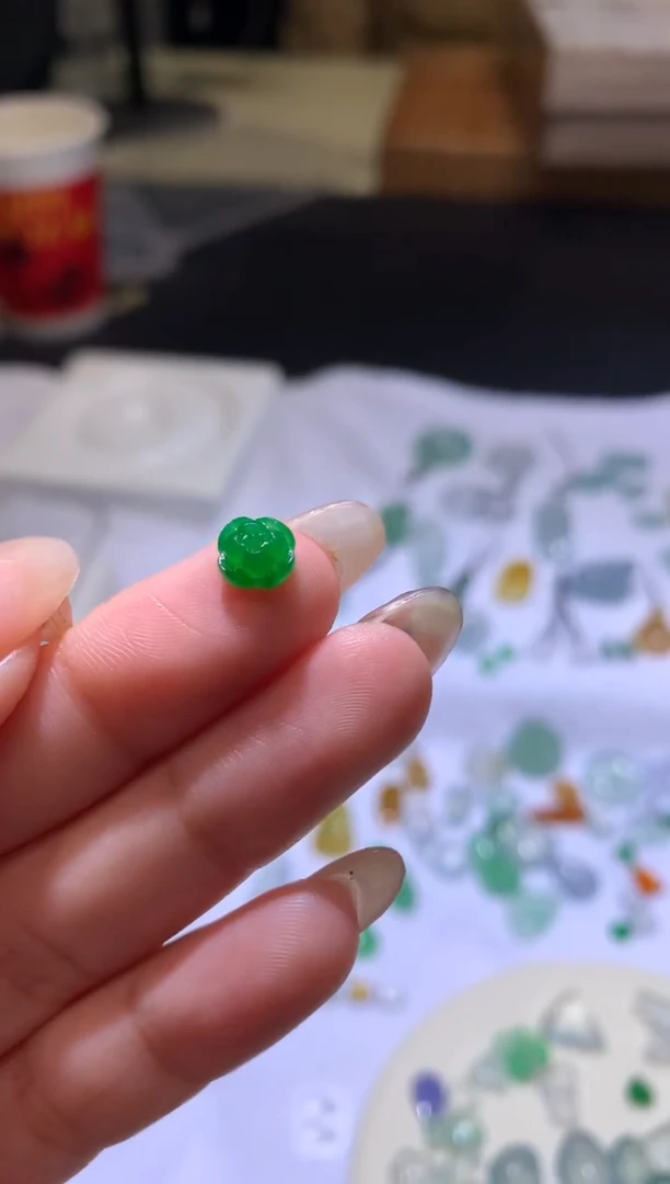 【闪购商品】定制翡翠未镶嵌6.6*3.4莲花2800+280