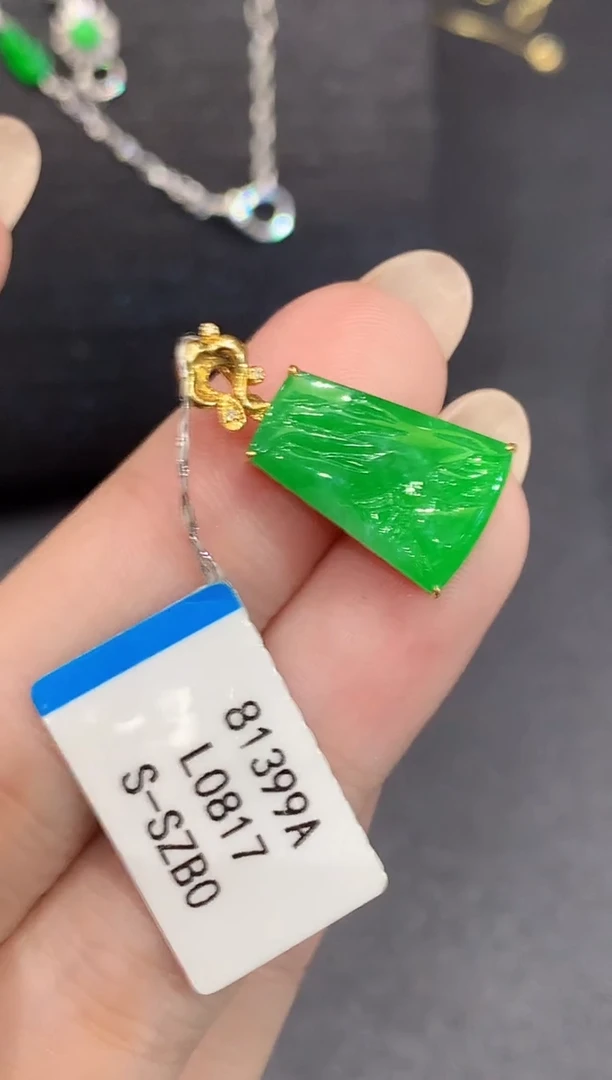 吊坠(不含链)18K金镶嵌翡翠L0817多样性发其一