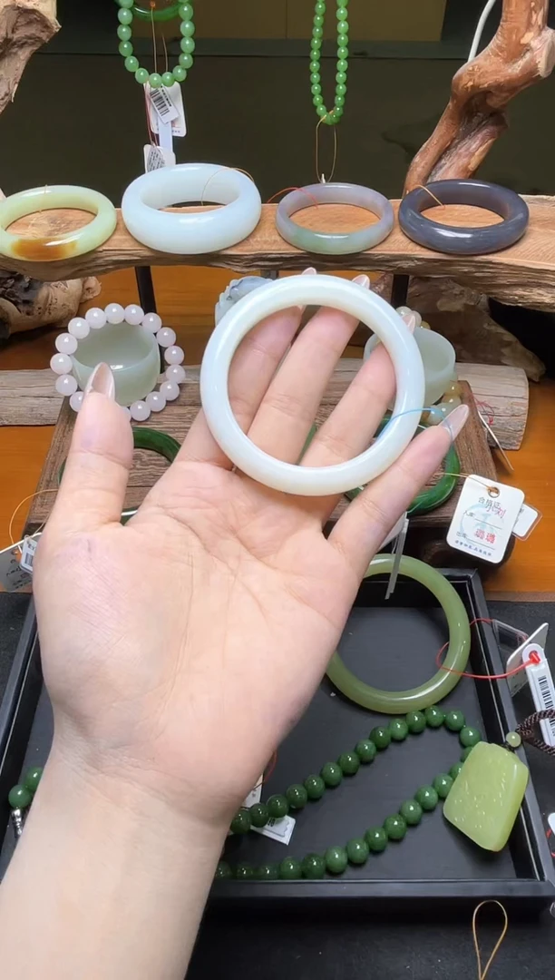 和田玉手镯未镶嵌凤**馨青海野牛沟 55圈 9013181