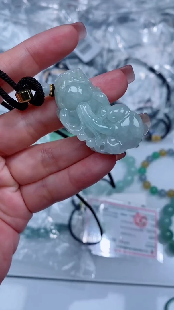 翡翠未镶嵌颈饰吊坠