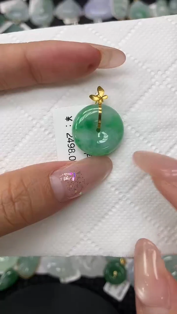 颈饰18K金镶嵌翡翠1111111111