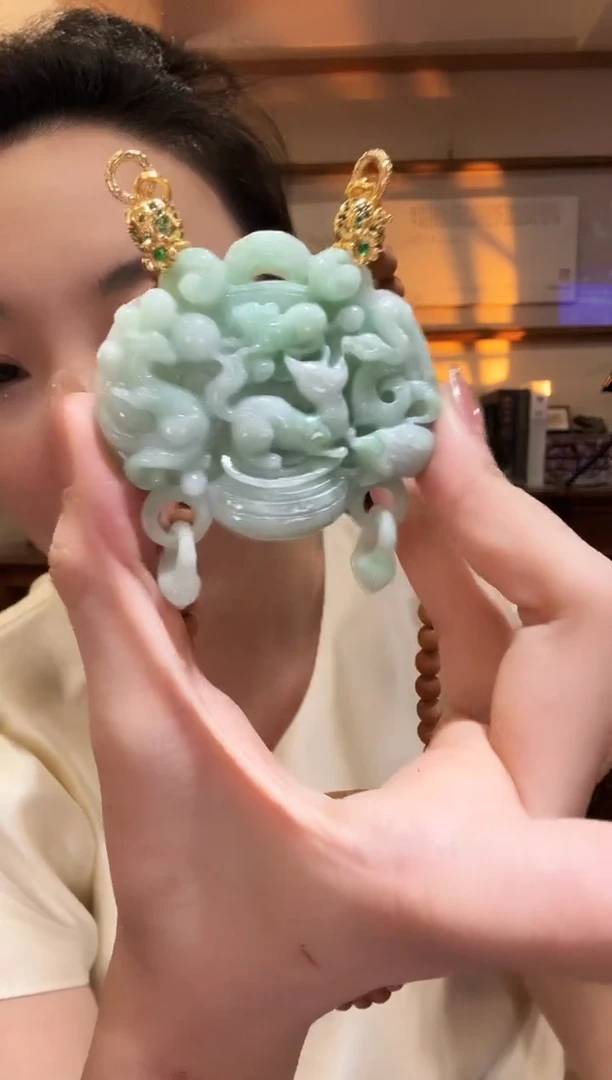 翡翠未镶嵌颈饰国风