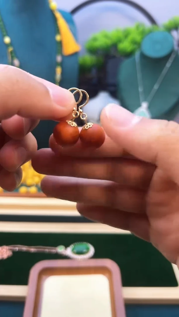 14K金镶嵌蜜蜡耳饰E328