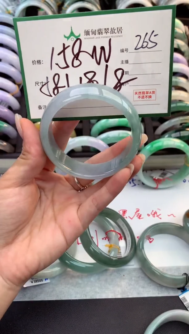 未镶嵌定制翡翠毛货需精细抛光+多人