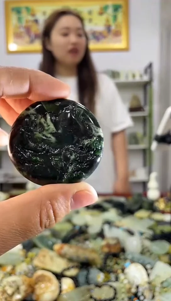 岫玉未镶嵌吊坠