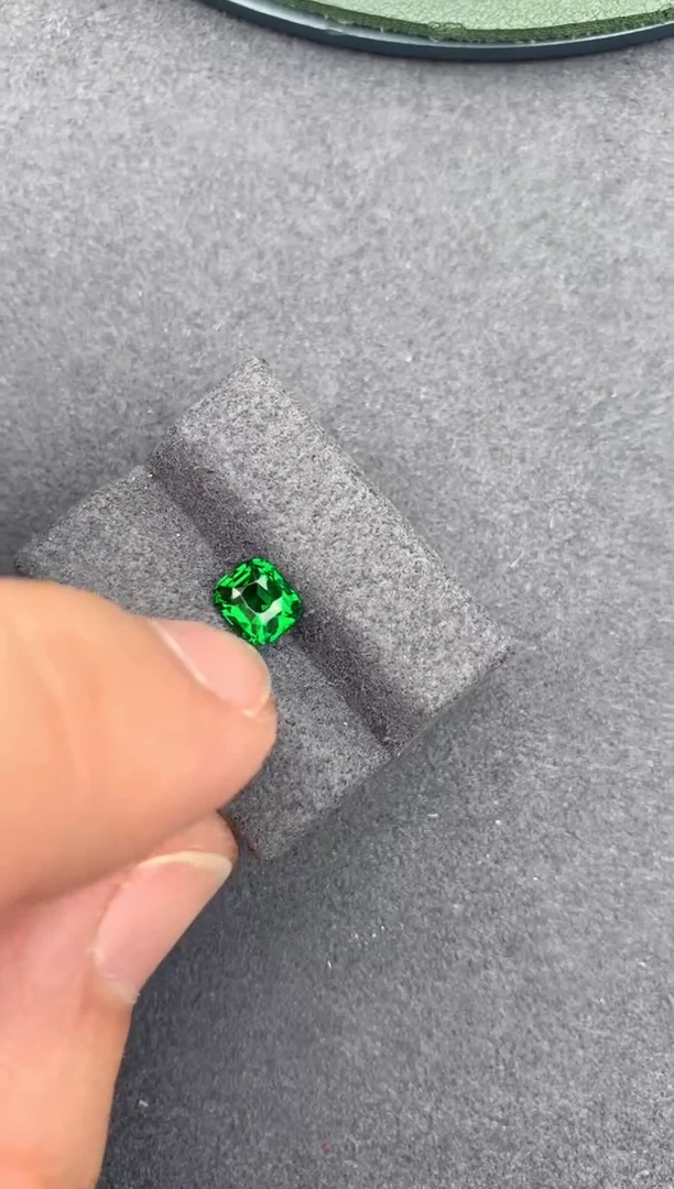 【闪购商品】石榴石裸石未镶嵌1ct  沙弗莱