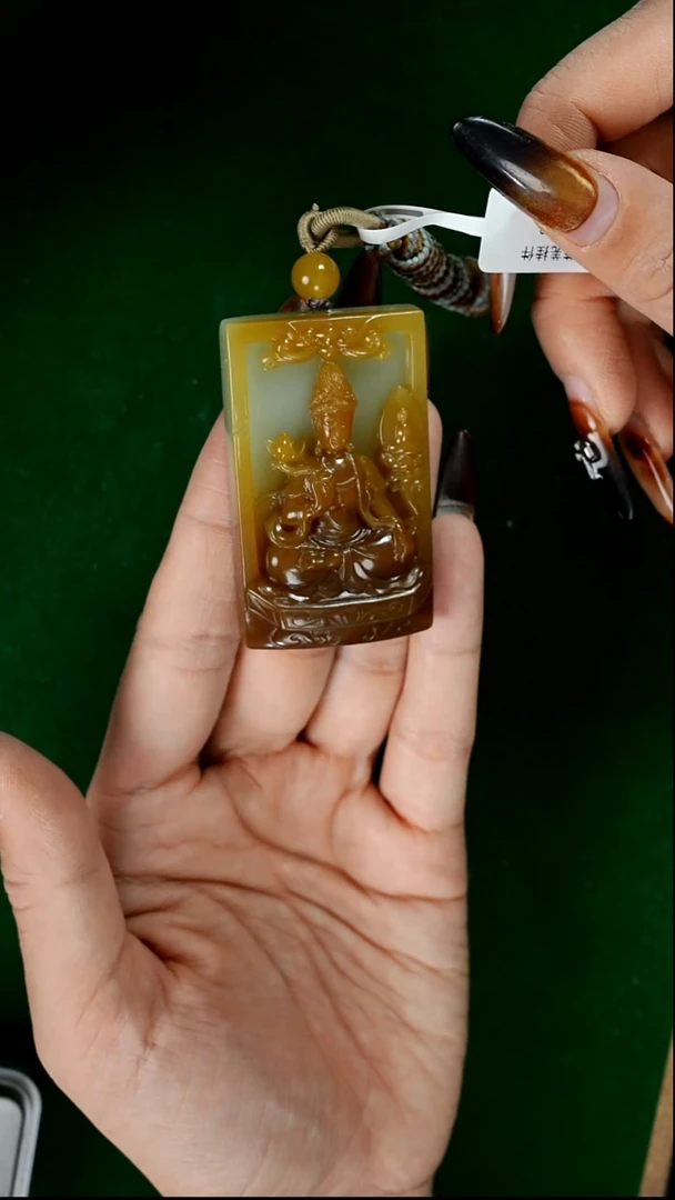 吊坠(赠链)未镶嵌和田玉若羌微色差