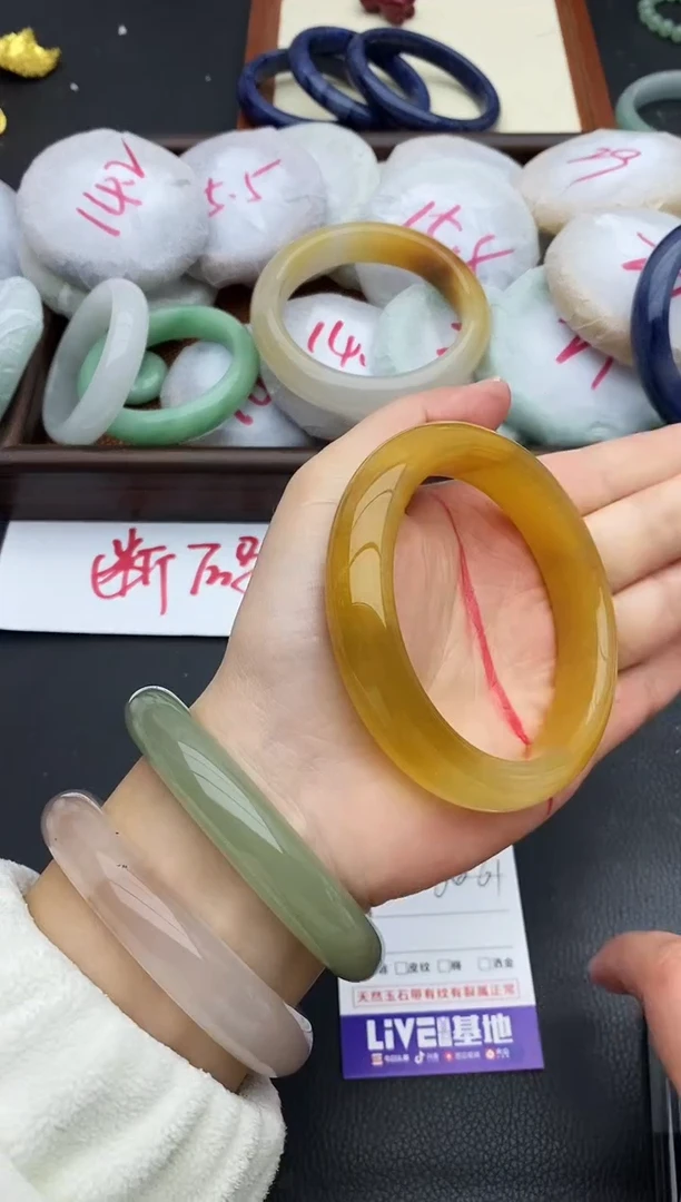 未镶嵌手镯石英质玉216+60.6