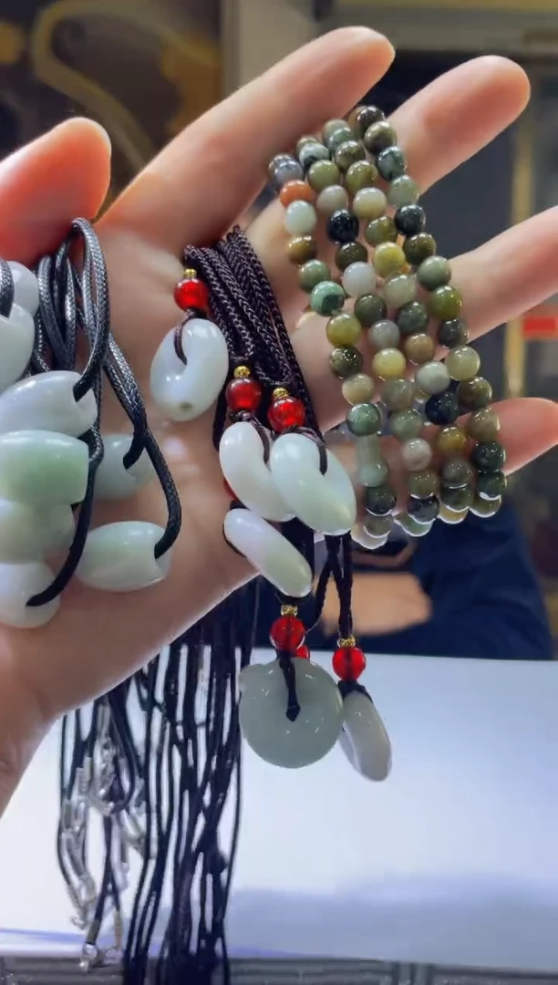 【闪购商品】翡翠吊坠(不含链)未镶嵌LWT0212004(拍一发三)