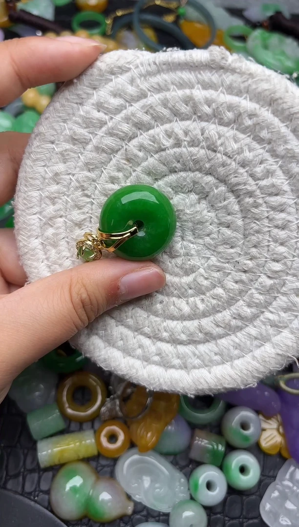 颈饰未镶嵌翡翠缅甸翡翠吊坠