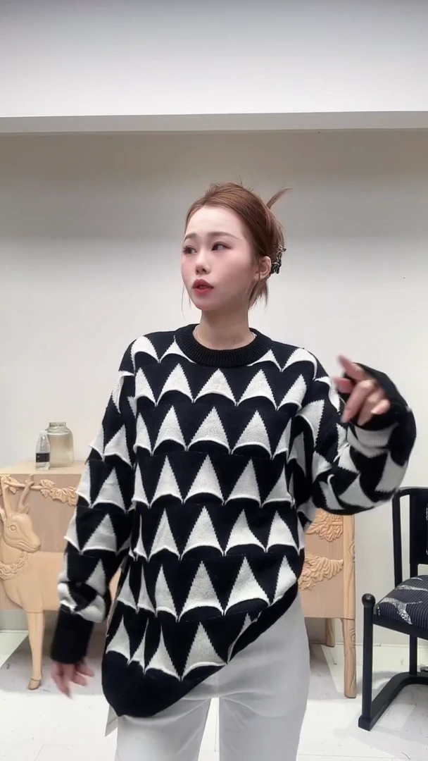 黑白鱼鳞纹羊毛上衣