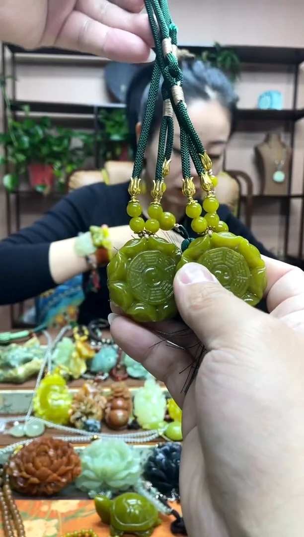 未镶嵌岫玉吊坠多样性发货发其中之一