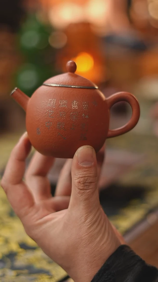【闪购商品】红清水泥诗文龙蛋壶