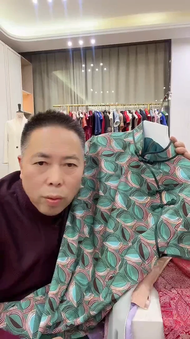 绿色花纹旗袍XL码