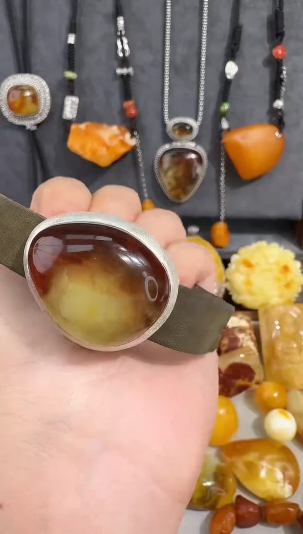 未镶嵌琥珀裸石玉*森琥珀