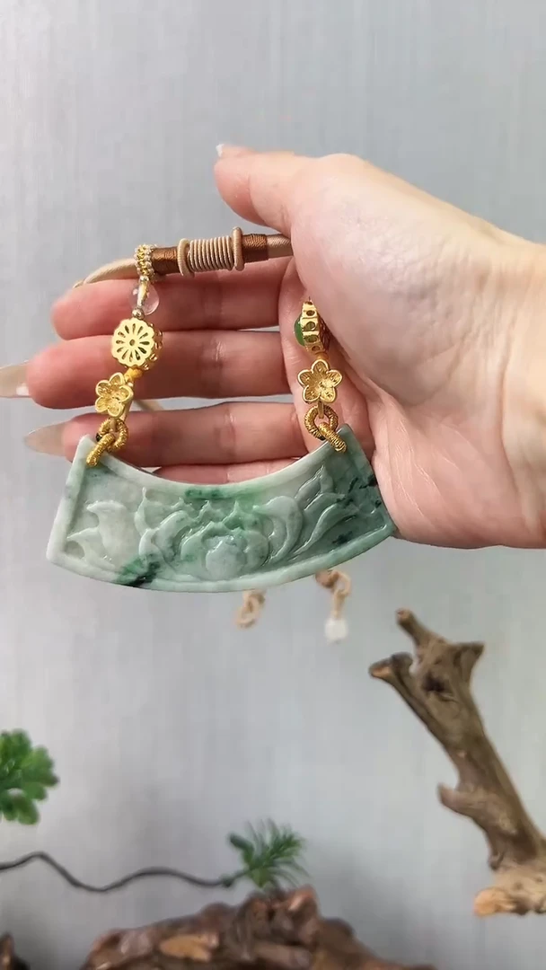 【闪购商品】翡翠颈饰未镶嵌牡丹