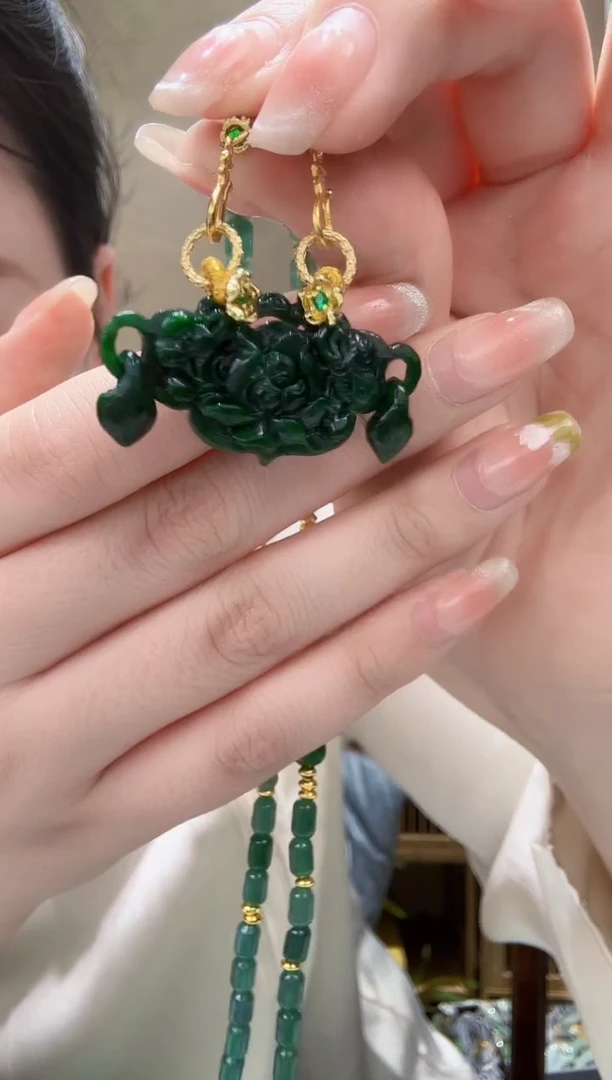 翡翠未镶嵌颈饰吊坠