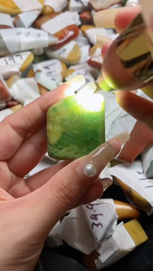翡翠裸石翡翠挂件裸石