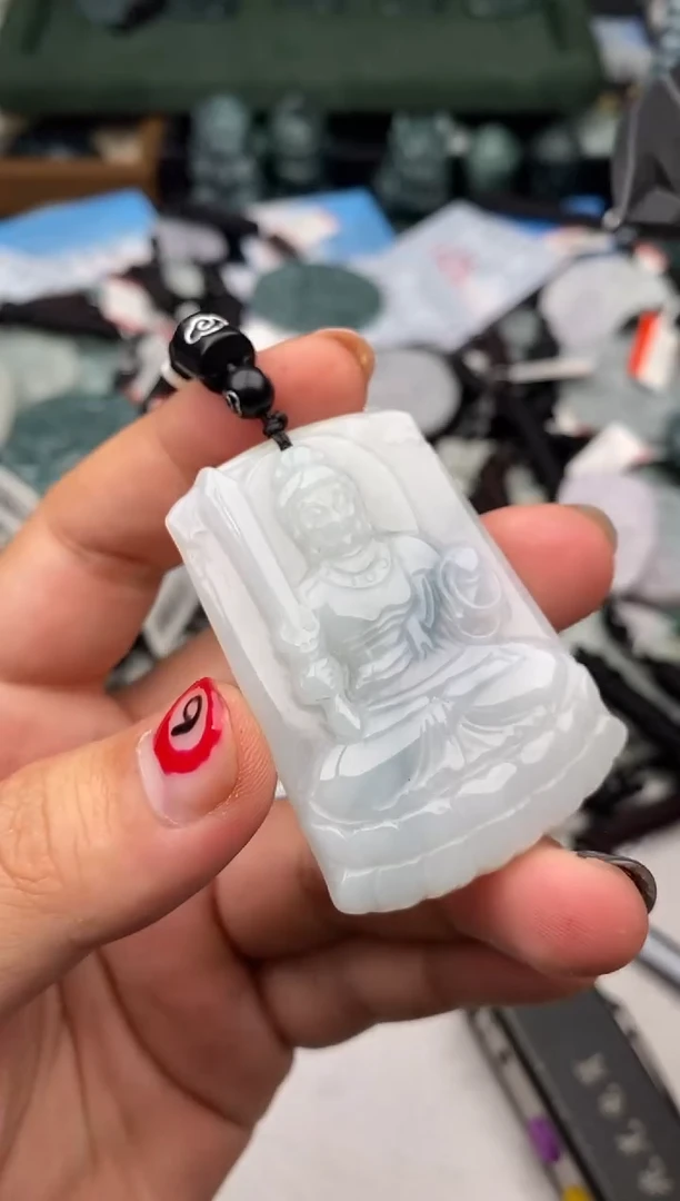 翡翠未镶嵌颈饰多样性发其一