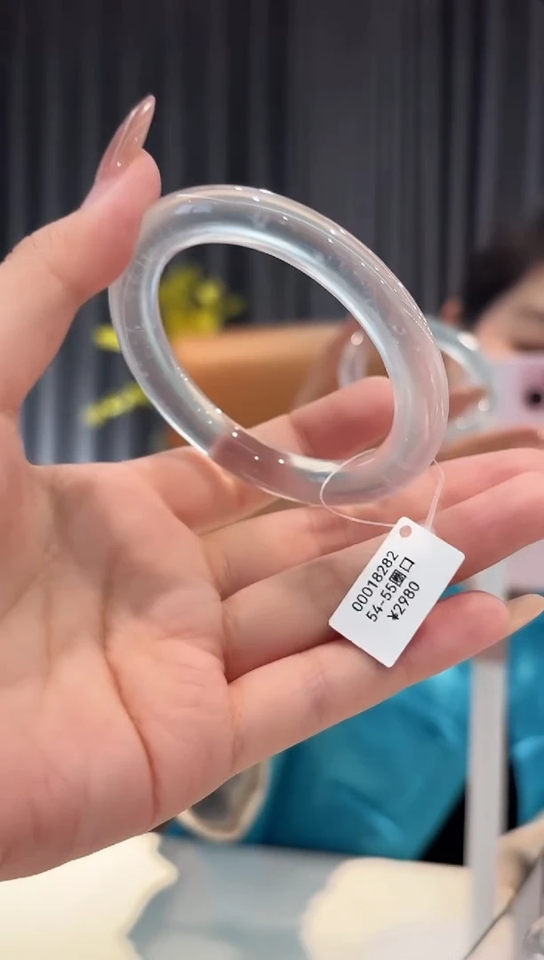 未镶嵌手镯石英质玉18282