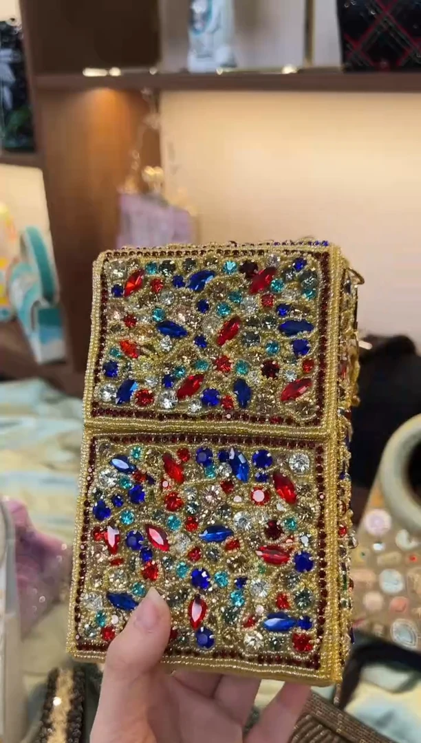 织物6百格汇手工串珠包