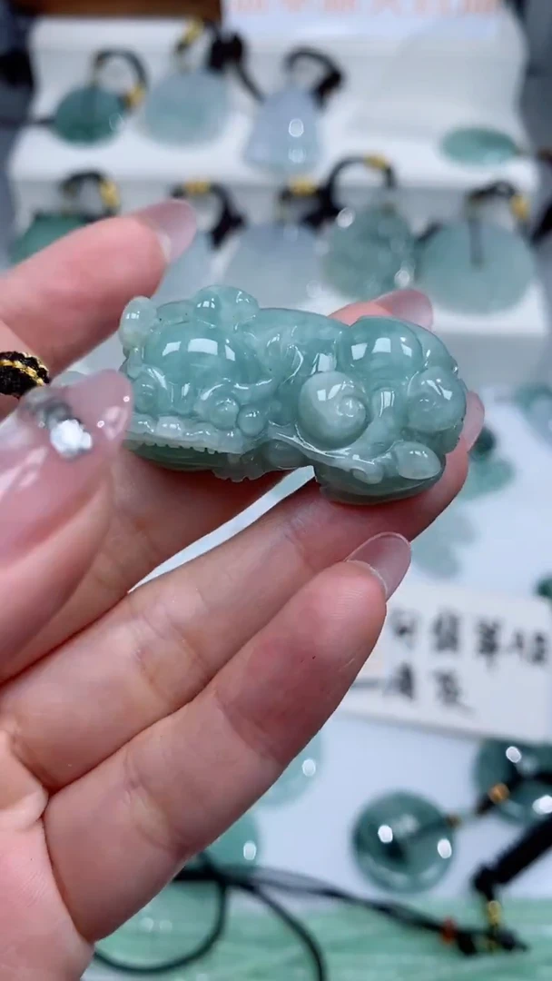 颈饰未镶嵌翡翠吊坠