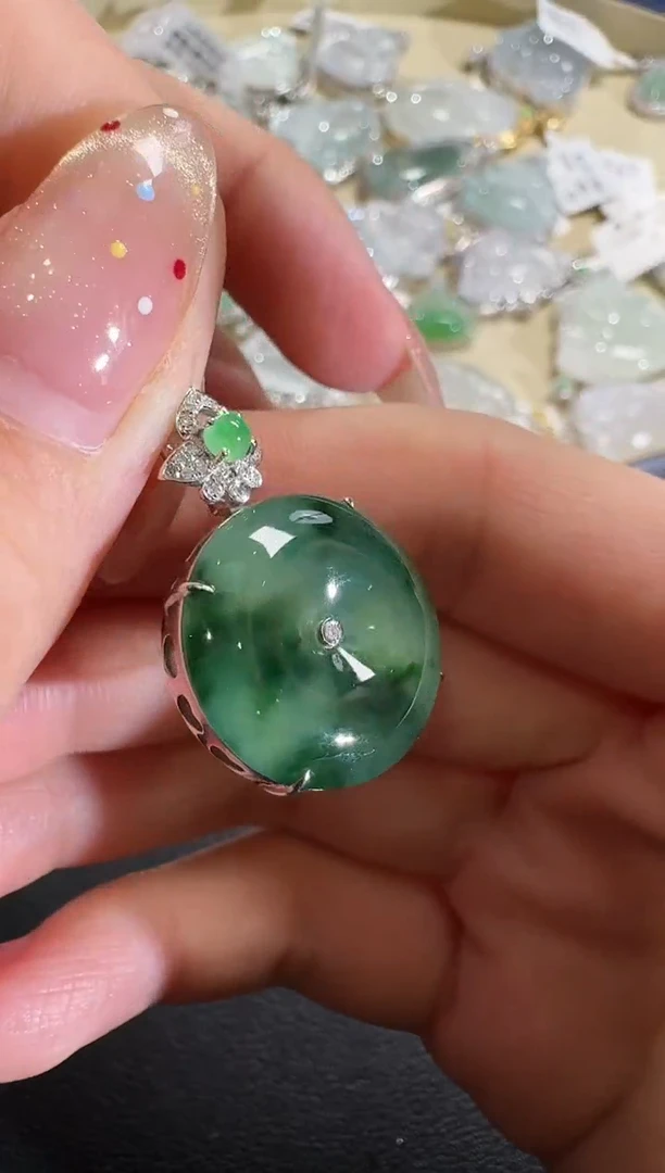 【闪购商品】翡翠吊坠(不含链)18K金镶嵌【源头工厂】钻石镶嵌