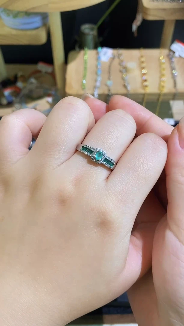 银S925镶嵌戒指祖母绿戒指