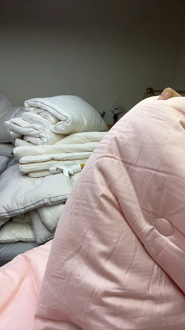 95%以上粉色提花春秋被200*230