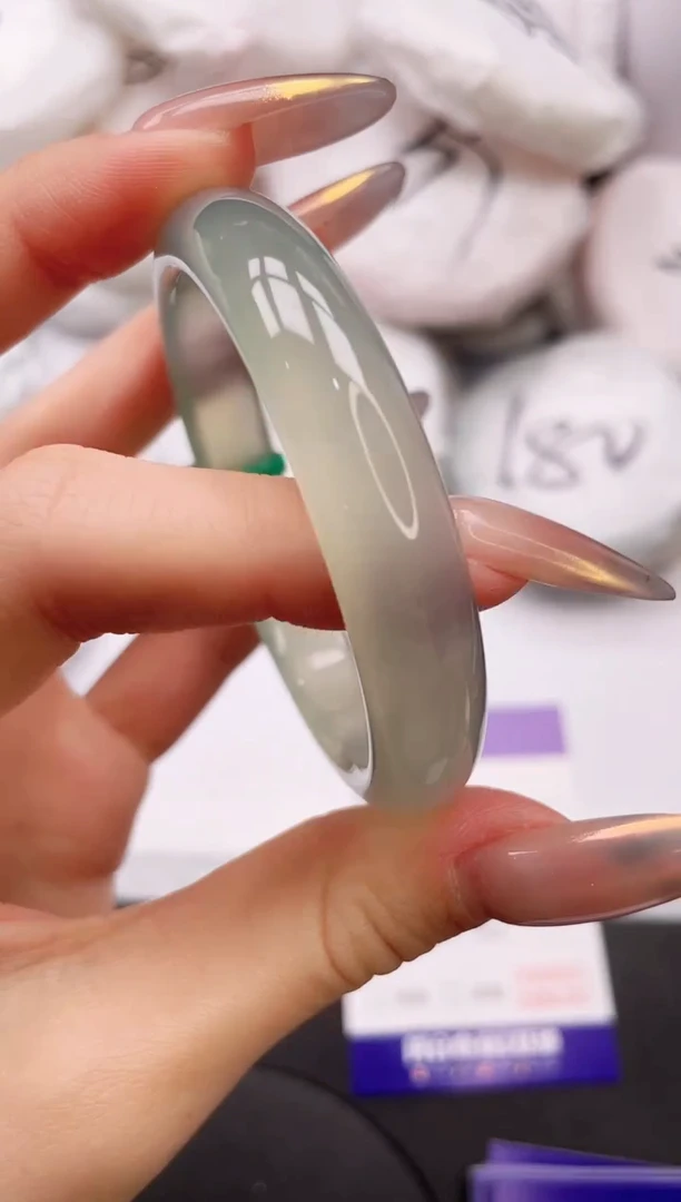 【闪购商品】石英质玉手镯未镶嵌24L78-53