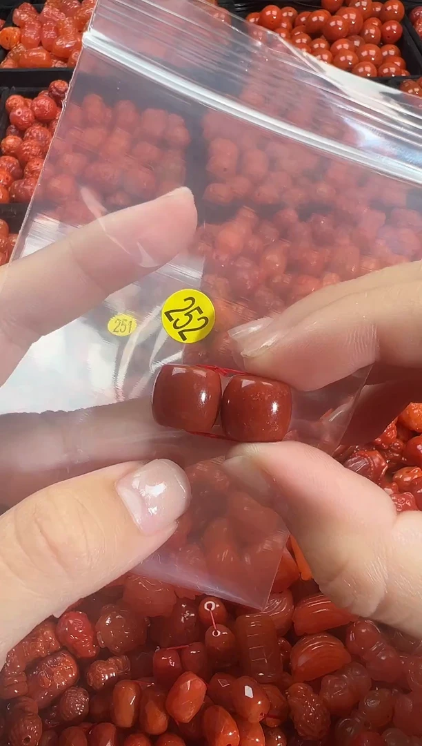 颈饰未镶嵌南红玛瑙1