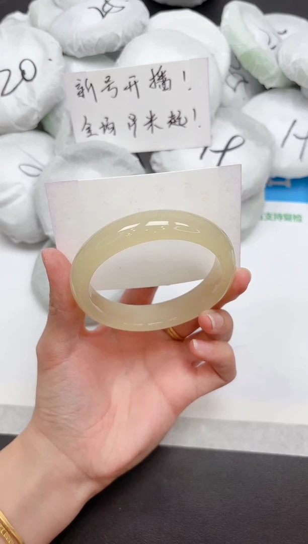 未镶嵌手镯石英质玉252-59.8