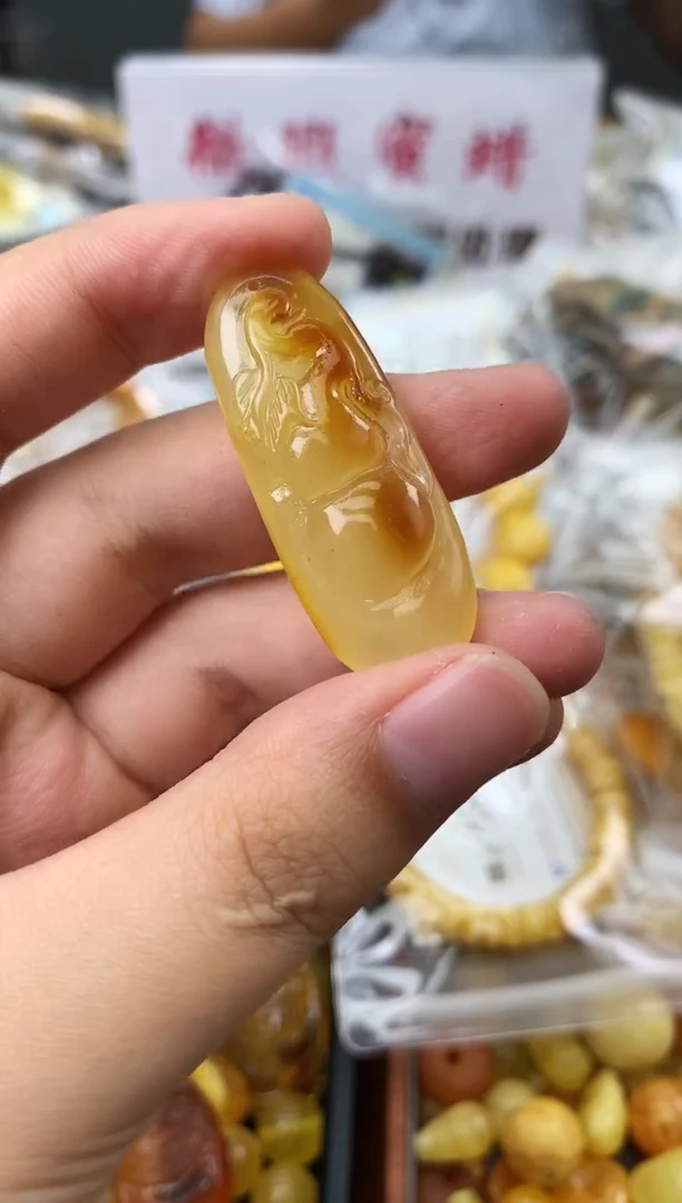 未镶嵌琥珀珠宝奇石188