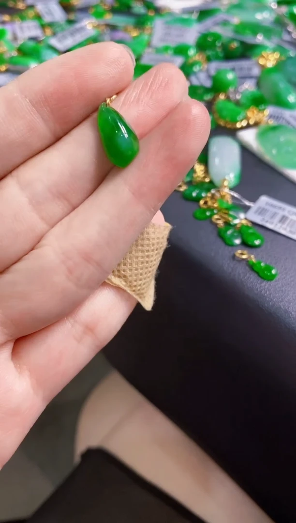 定制翡翠18K金镶嵌吊坠