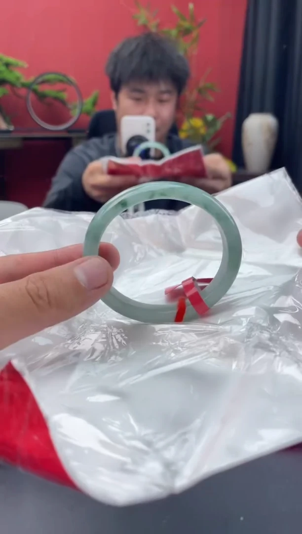 未镶嵌手镯（贵妃镯）翡翠5